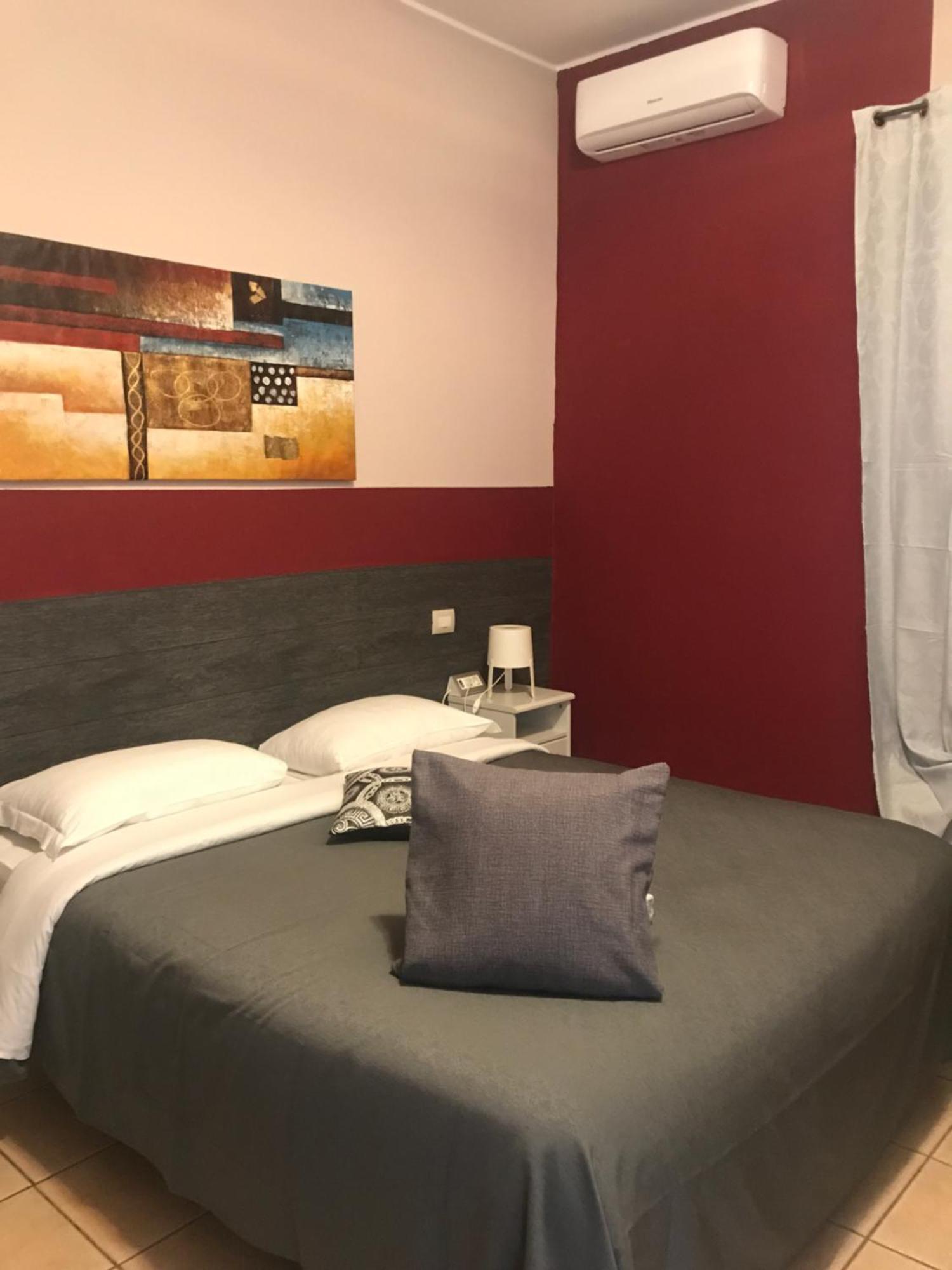 Vegan Inn Airport - Adults Only - Late Check In 菲乌米奇诺 外观 照片