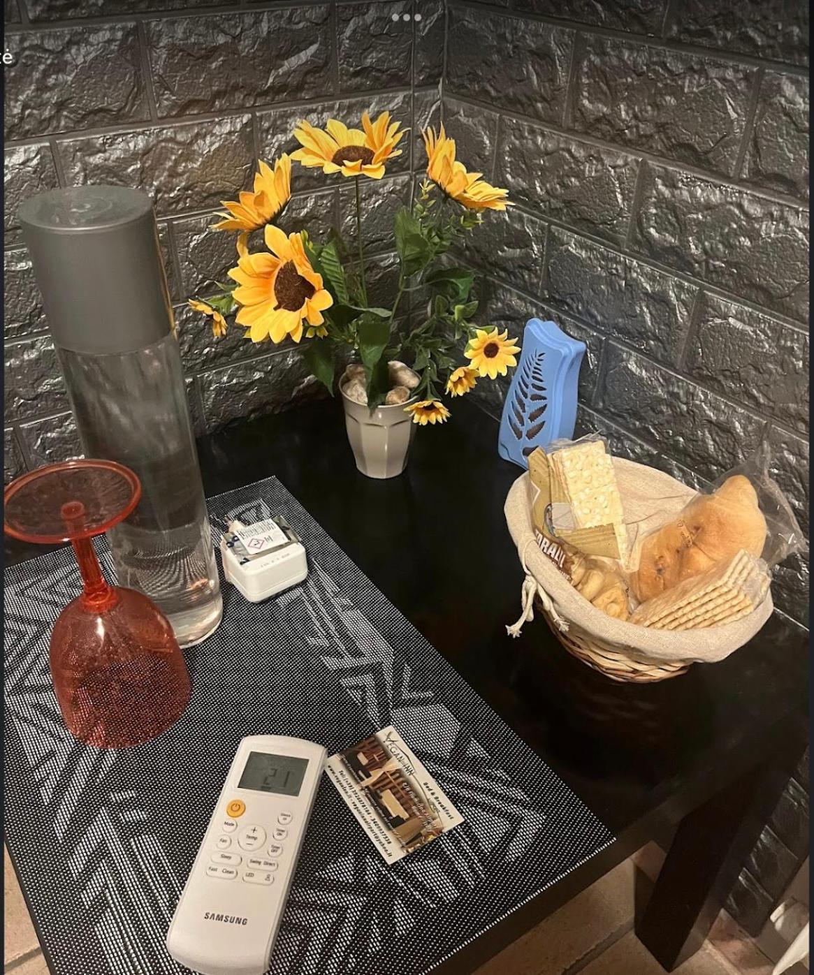 Vegan Inn Airport - Adults Only - Late Check In 菲乌米奇诺 外观 照片